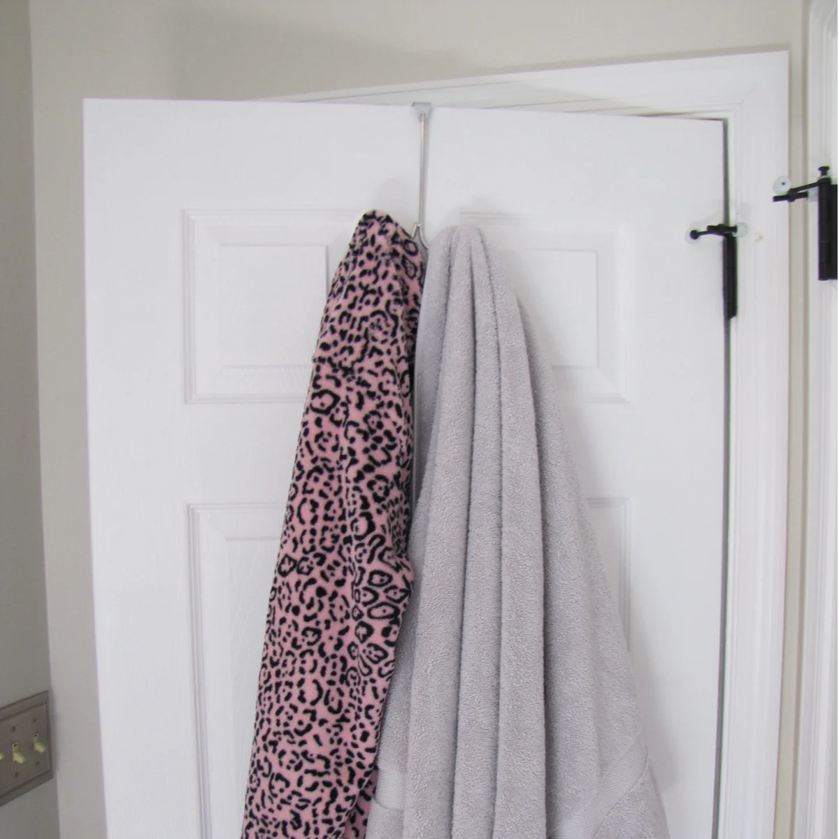 2 Prong Over Door Metal Clothes Hook Coat Rack Bathroom Towel Hanger Hat Holder - Image 3
