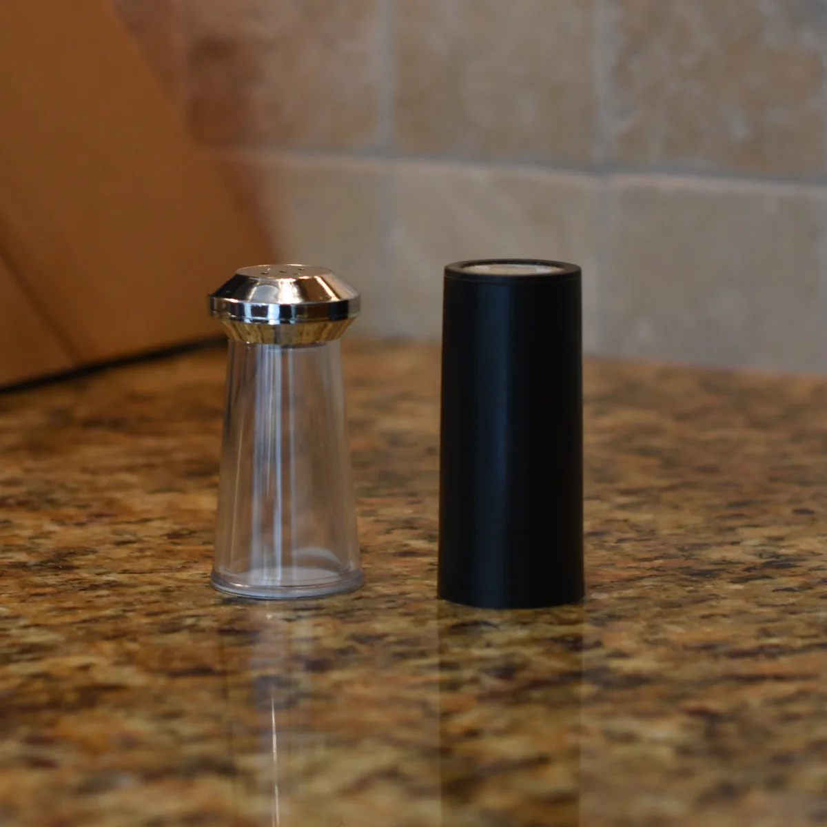 Funny Adult Gag Vanishing Salt Shaker Prank Illusion Magic Tricks Novelty Gift - Image 4