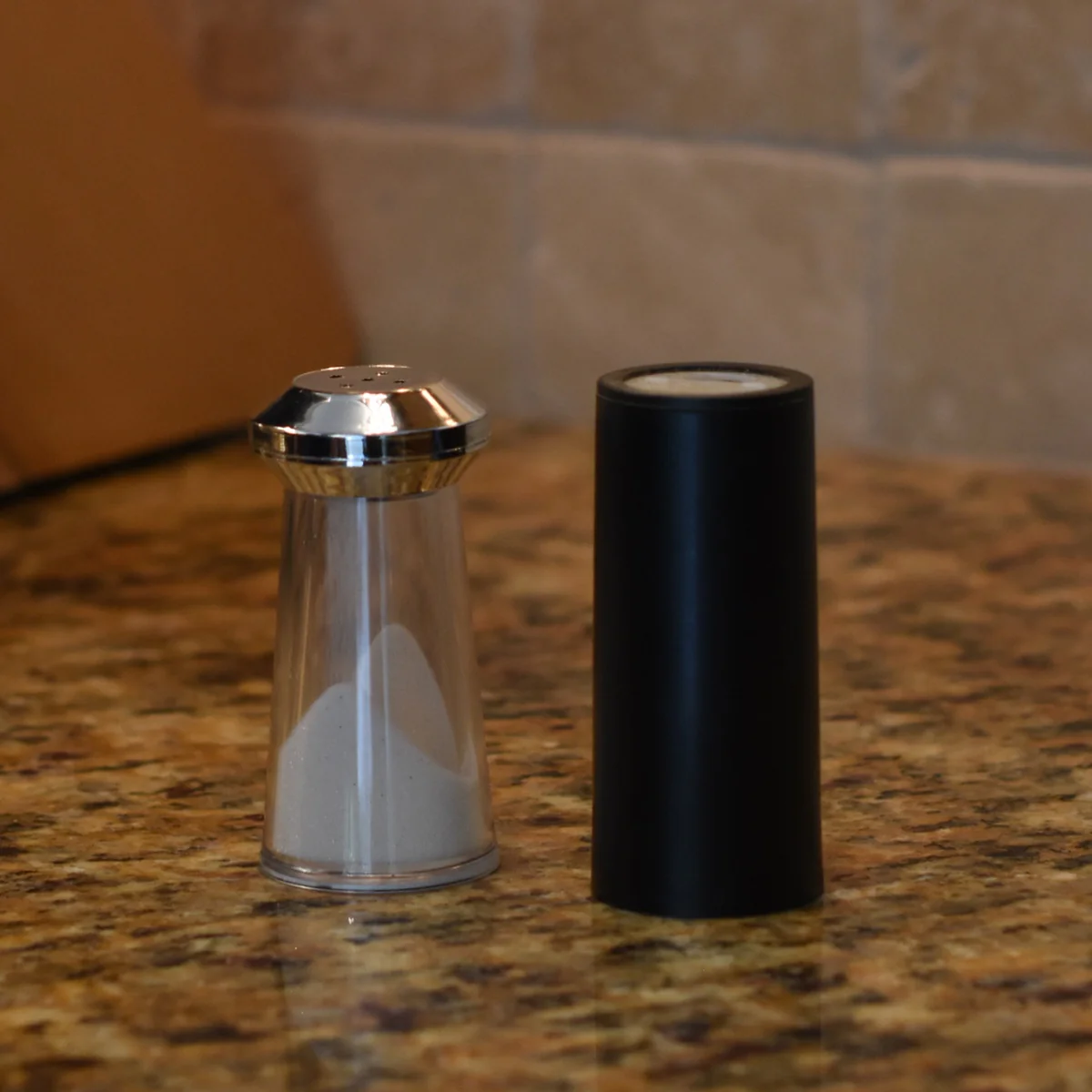 Funny Adult Gag Vanishing Salt Shaker Prank Illusion Magic Tricks Novelty Gift - Image 5