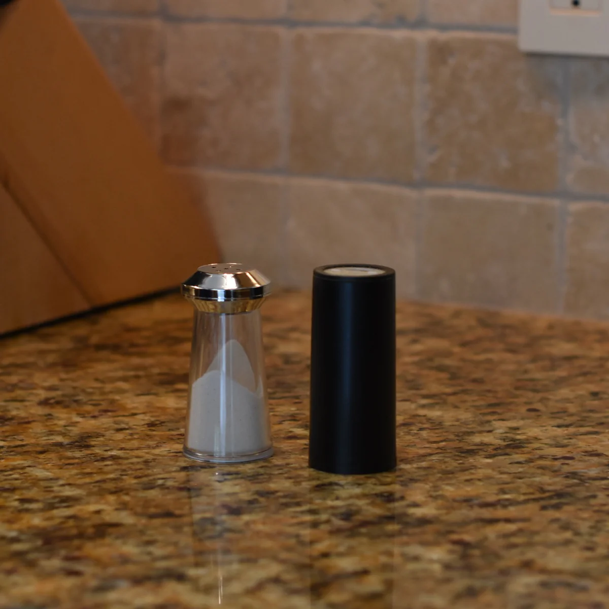 Funny Adult Gag Vanishing Salt Shaker Prank Illusion Magic Tricks Novelty Gift - Image 6
