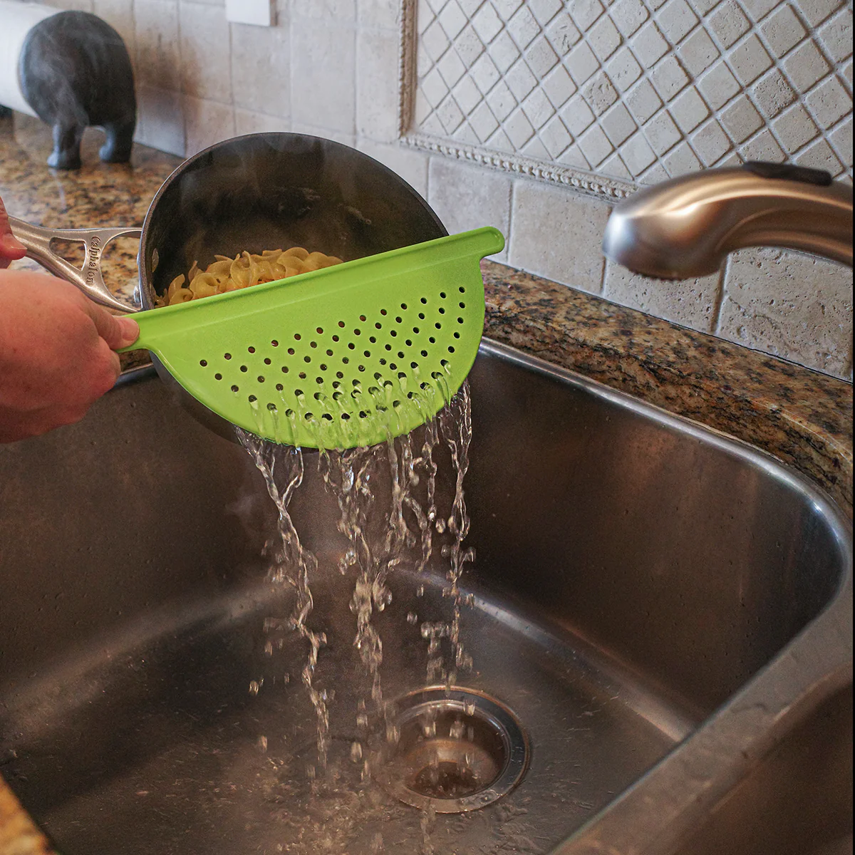 Hand Held Pot Strainer Pasta Pan Drainer Handle Plastic Veggie Fruit Colander - Image 4