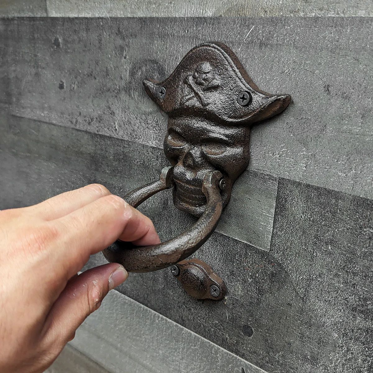 Jolly Roger Pirate Hat Skull Front Door Knocker Rustic Coastal Beach Home Decor - Image 4