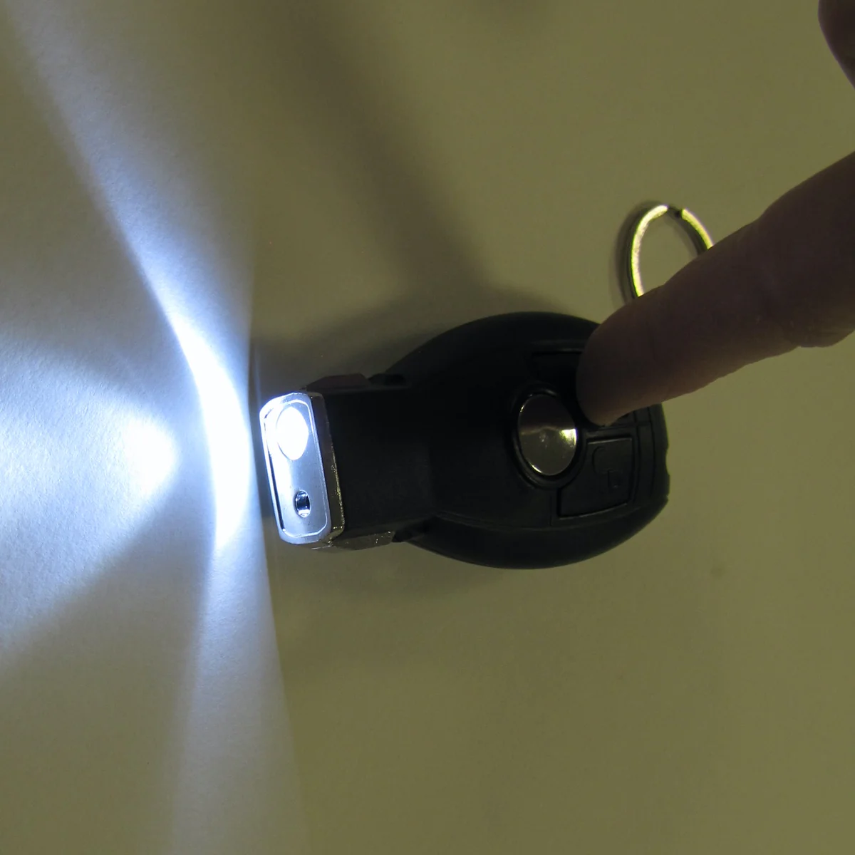 Novelty Car Keyring Shock Key Ring Fob Practical Joke Flashlight Gag Gift Prank - Image 4
