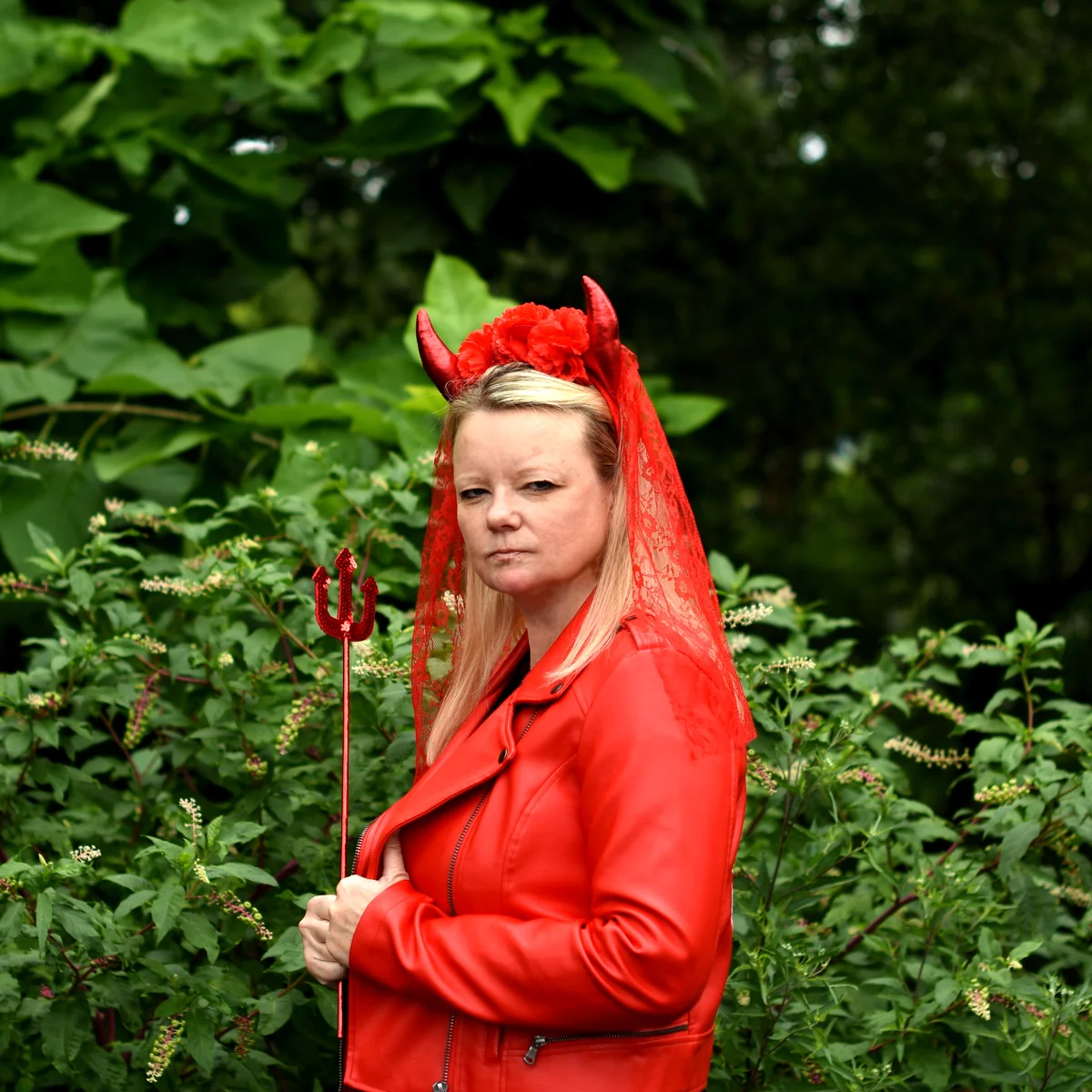 Red Devil Sequin Pitchfork Wand Cosplay Staff Halloween Party Costume Accessory - Image 4