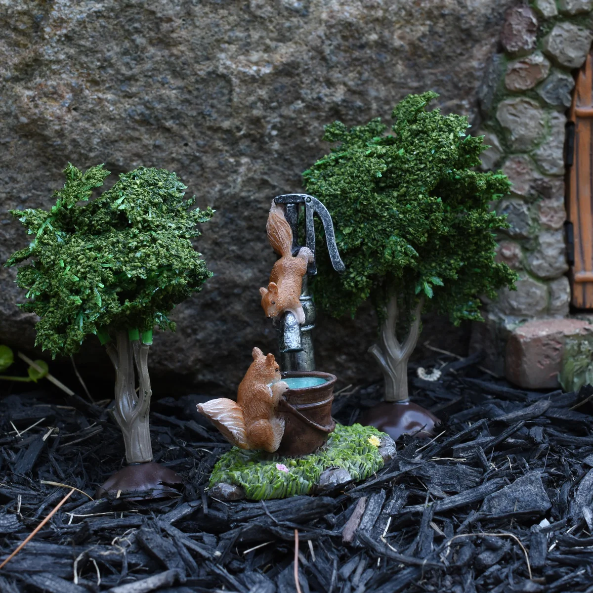 Squirrels Water Pump Bucket Fairy Garden Ornament Mini Dollhouse Decor Accessory - Image 4