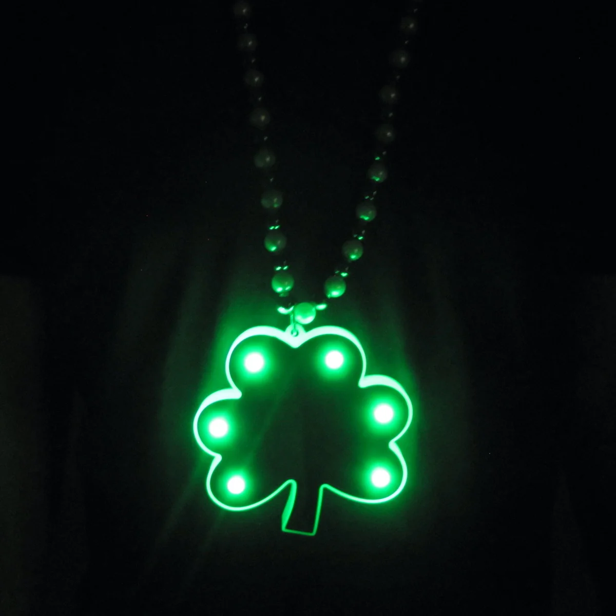 St Patrick's Day Clover Medallion Shamrock LED Bulb Glow Necklace Party Novelty - Image 3
