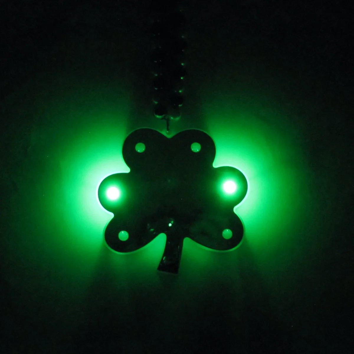 St Patrick's Day Clover Medallion Shamrock LED Bulb Glow Necklace Party Novelty - Image 4